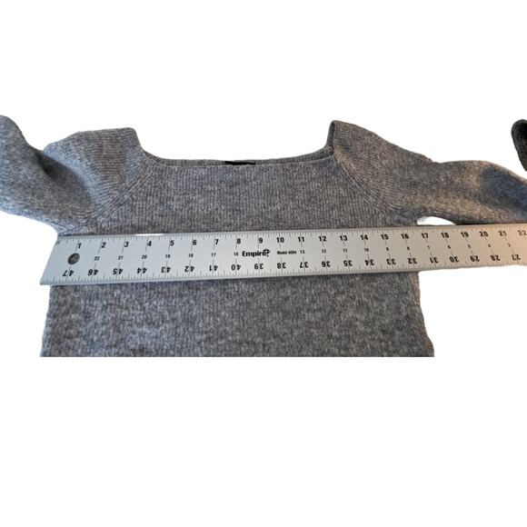 Kendall & Kylie Heather Gray Cropped Knit Sweater Scoop Neck Size Medium - Picture 3 of 9
